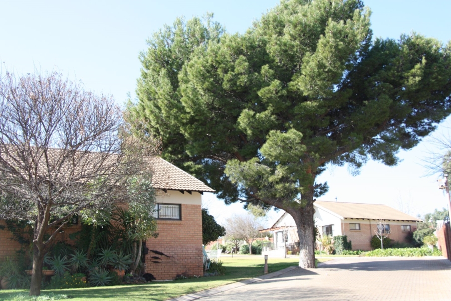 2 Bedroom Property for Sale in Langenhovenpark Free State